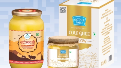 Three cow-ghee products—a 1L Badri Cow Ghee glass jar with Uttarakhand mountain-scene label, a Mother Dairy Premium Gir Cow Ghee jar topped with rustic burlap, and a Mother Dairy Premium Cow Ghee retail box featuring a GS1 Digital Link QR code—with a QR Code powered by GS1 to enable traceability and end-to-end visibility in India’s dairy supply chain.